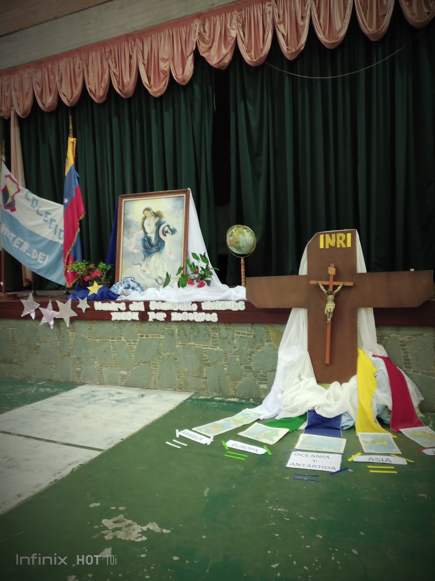 Desde La Pastoral en Mater Dei «Vía Crucis por La Paz»