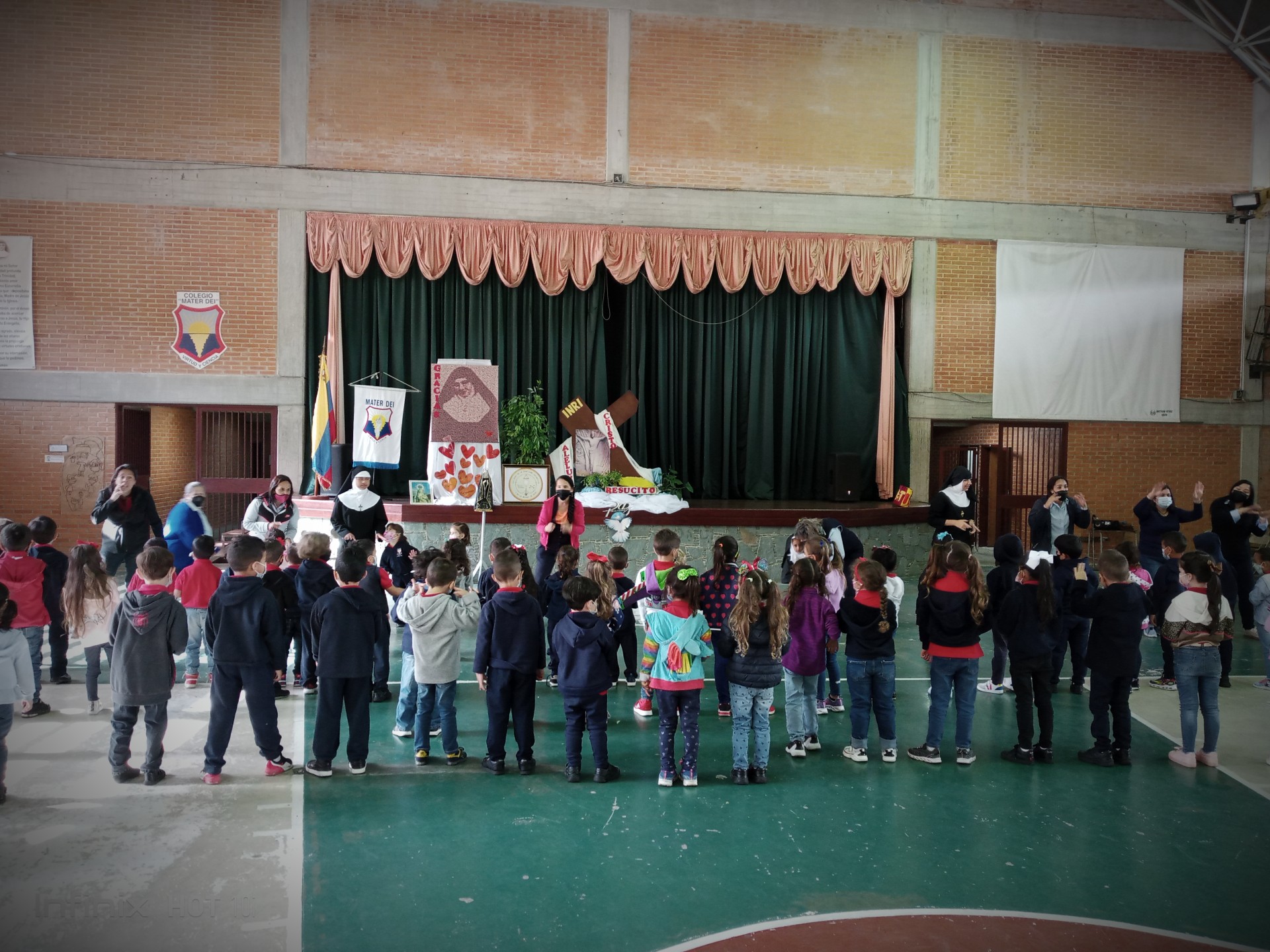 Nuestras niñas Celebrando a «Madre Trinidad y a Madre Carmen»