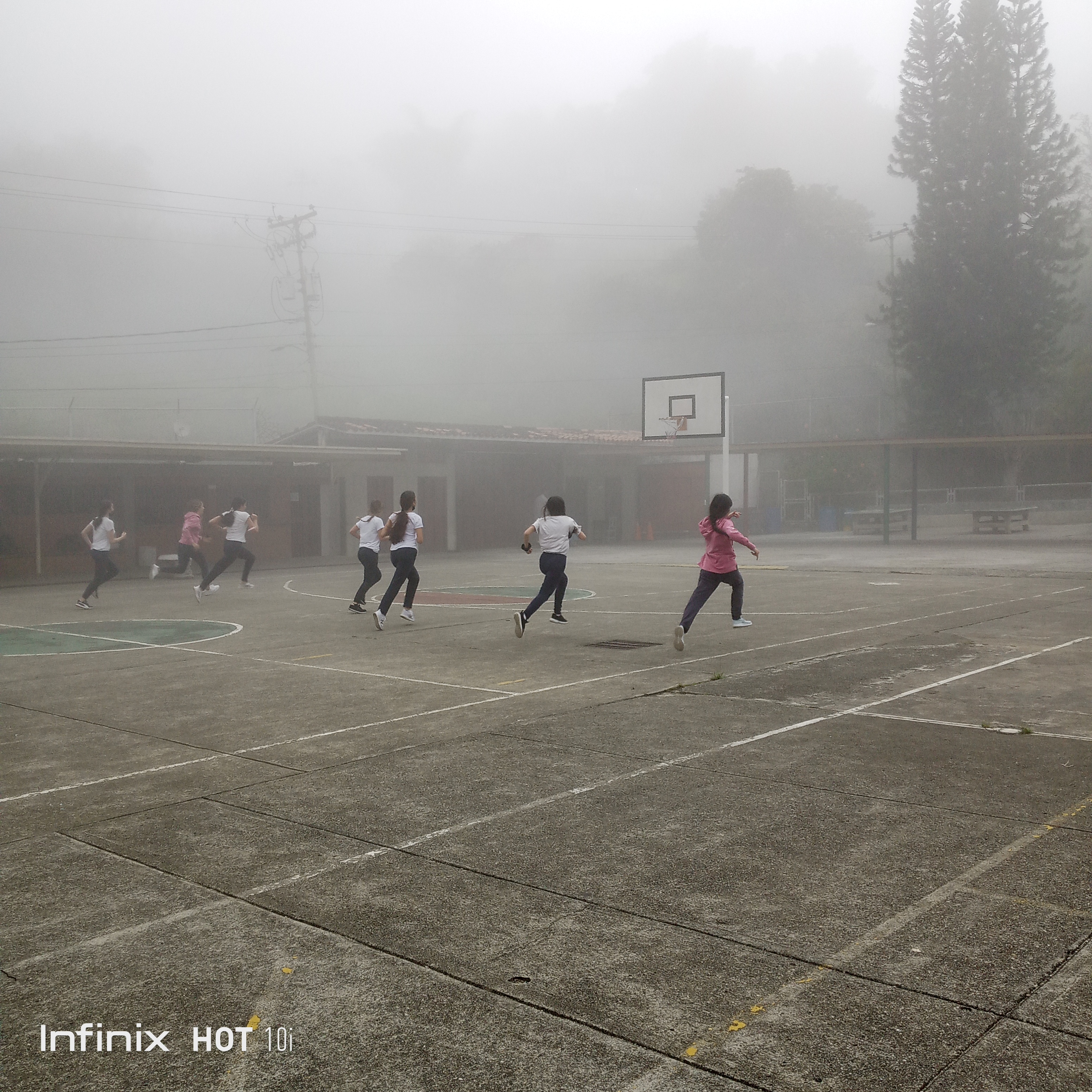 Día de neblina en MATER DEI... Pero ¡ACTIVOS!