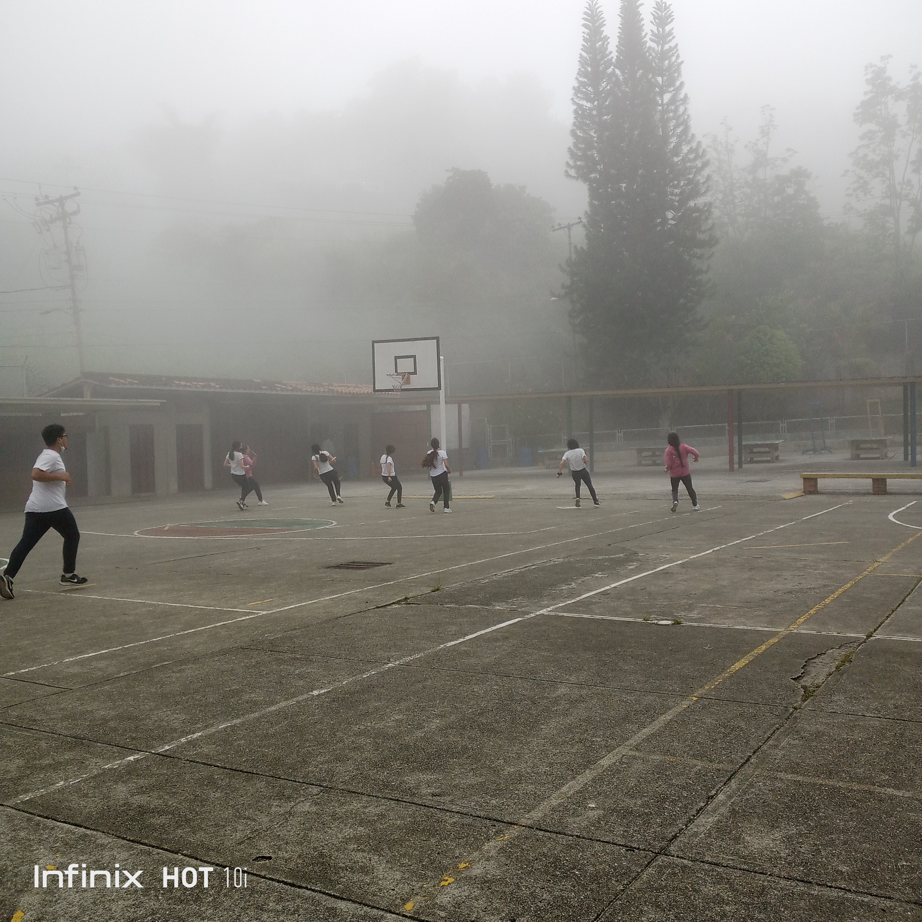 Día de neblina en MATER DEI... Pero ¡ACTIVOS!
