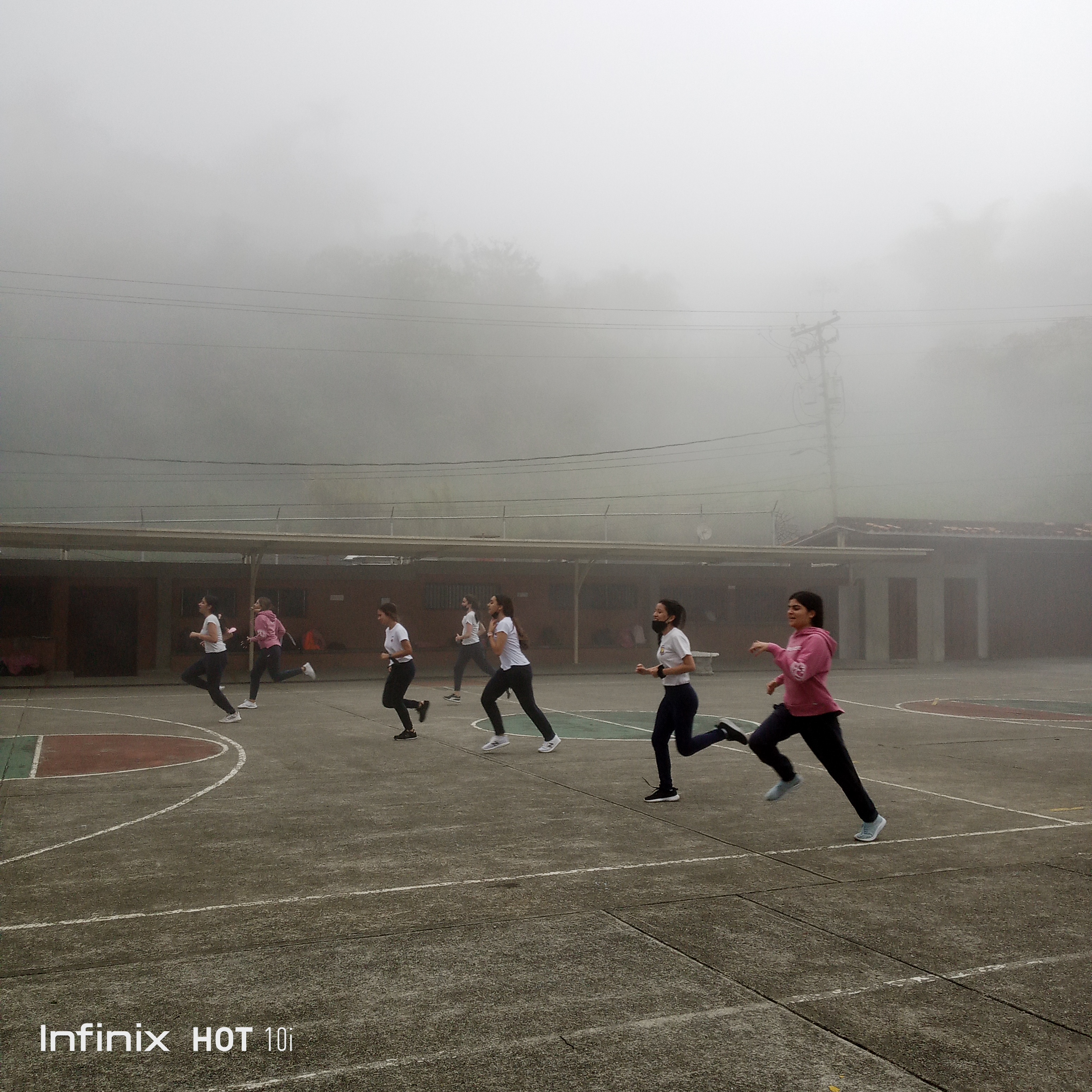 Día de neblina en MATER DEI... Pero ¡ACTIVOS!