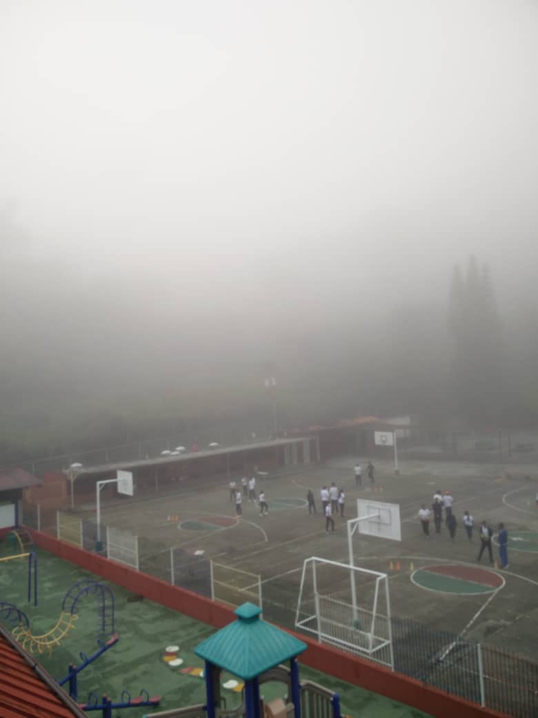 Día de neblina en MATER DEI... Pero ¡ACTIVOS!