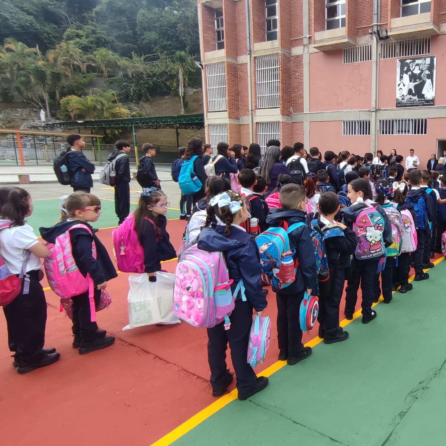 Iniciamos este Nuevo Año escolar con la más cálida y fraternal ¡Bienvenida!