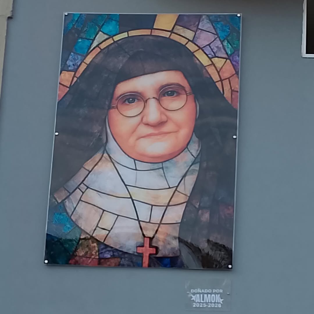 Un Legado de Fe y Amor: La Promoción 44 devela imagen de Madre Trinidad