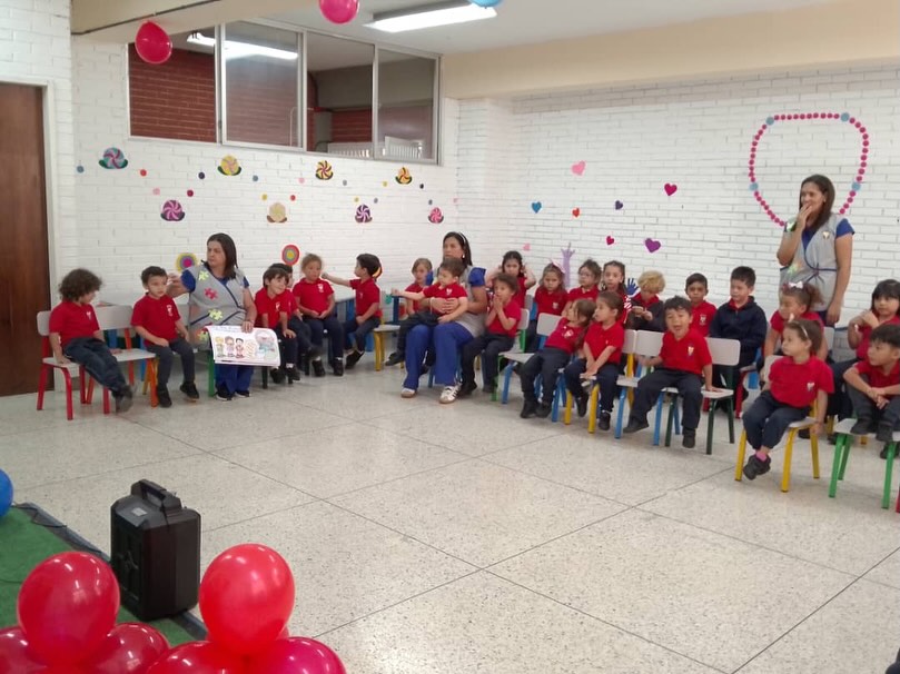 “Jesús, en Ti confío” ❤️ Una frase sencilla que hoy resuena con fuerza en nuestros pasillos.