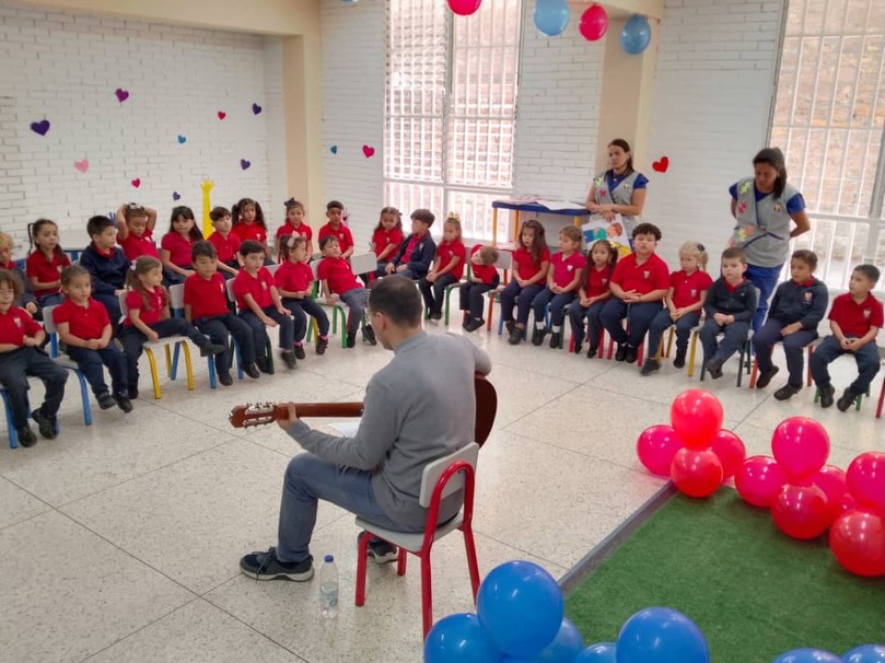 “Jesús, en Ti confío” ❤️ Una frase sencilla que hoy resuena con fuerza en nuestros pasillos.