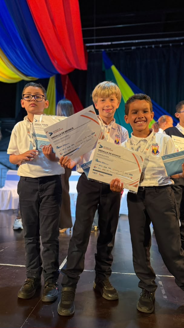 ¡Nuestros estudiantes brillan en las Olimpíadas Regionales!